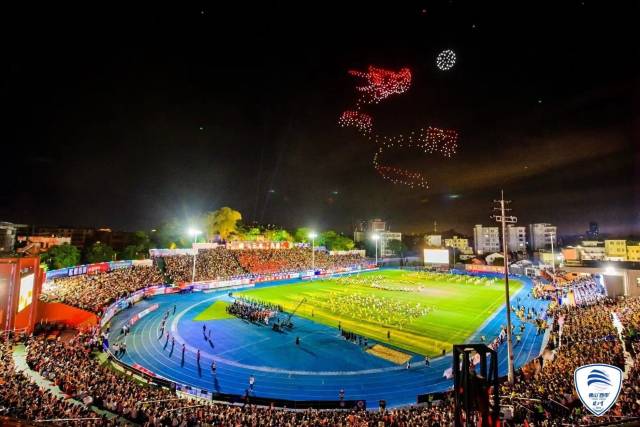 佛山“西甲”激活城市新活力。图为2024年佛山“西甲”赛场。三水区档案馆供图